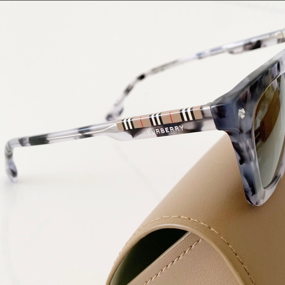 Burberry Sunglasses, New - Picture 5 of 14